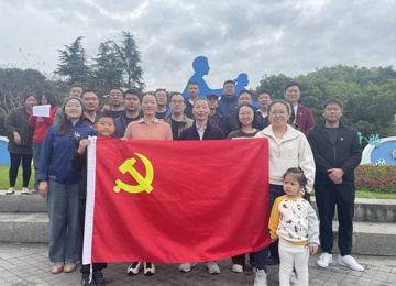 凝心聚力徒步走 砥砺前行再出发