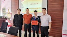 学“中国好人”事迹 行“爱心助学”善举