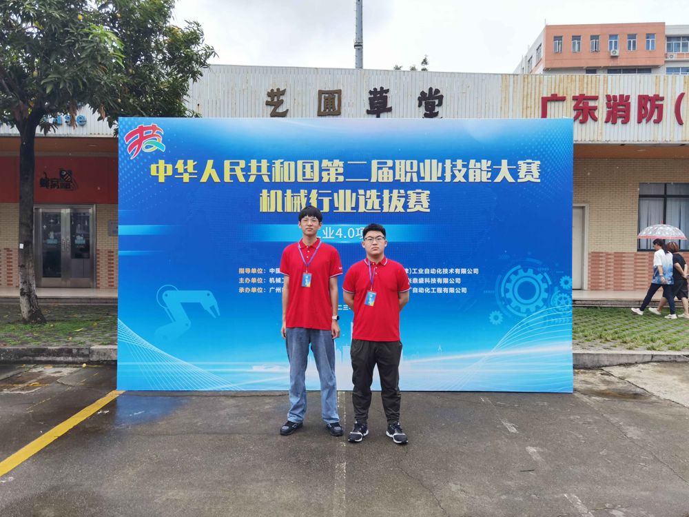 4adc6468d5574e2394c7f0520be846a2.jpg