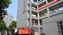 开展公益劳动  构建和谐校园