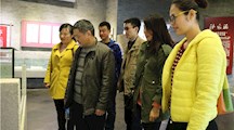 沐浴“红色”洗礼  重温入党誓词