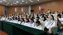以人才培养为目标  以市场需求为导向