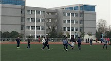 绿茵点亮梦想 激情挥舞青春
