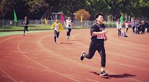 英姿飒爽，奋勇拼搏