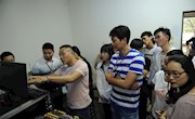 信息中心开展多媒体设备应用培训