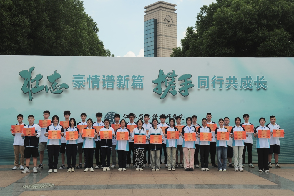 b3b2f4f392f140caae2b840faba6d909.jpg