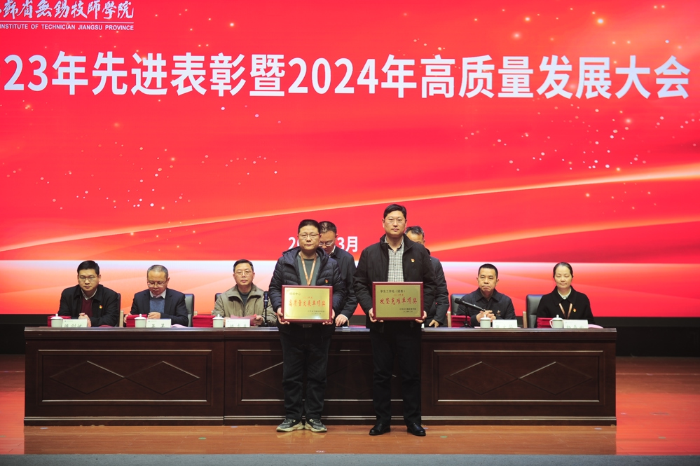 b16a8963ed78443e8b24b0be8d596be2.jpg