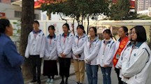 文创系学子为老人送温暖