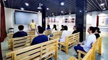 文化创意系党支部组织全体党员瞻仰锡西革命历烈士陵园