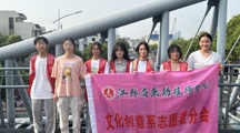 志愿服务伴出行  文明交通树新风