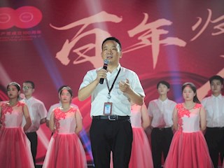 学院成功开展“百年归来仍少年”主题校会