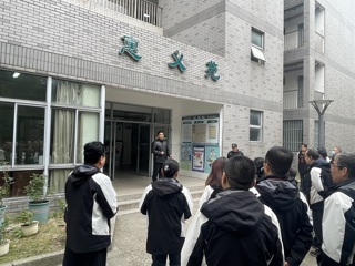 学工处组织开展防暴应急培训与演练