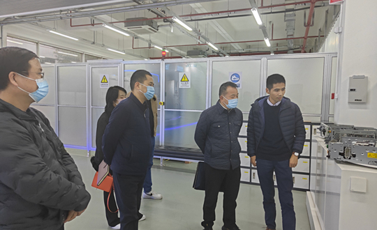 密切联系企业　谋求产教融合