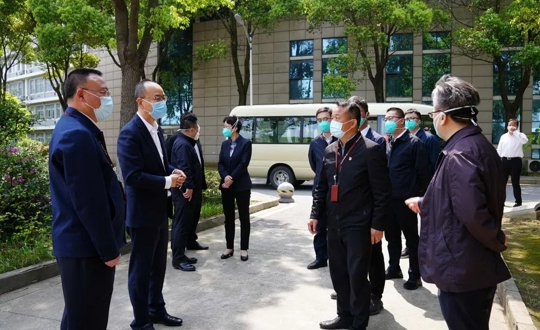 惠山区委书记吴建元一行来我院督导检查疫情防控工作