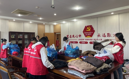 捐衣纾困 彰显爱心