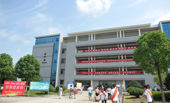 改进作风办人民满意教育  优化服务迎2013级新生