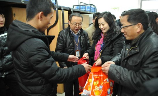 机关第一党支部开展学雷锋系列活动