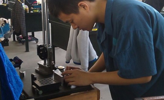 争当技术能手  争做技能状元