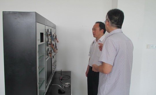 成都技师学院来我系参观物联网实训室