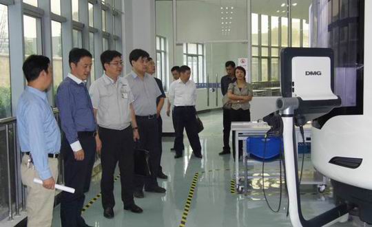 无锡微研公司与无锡技师学院举行校企战略合作签约仪式