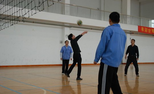 工会组织春季教工排球赛