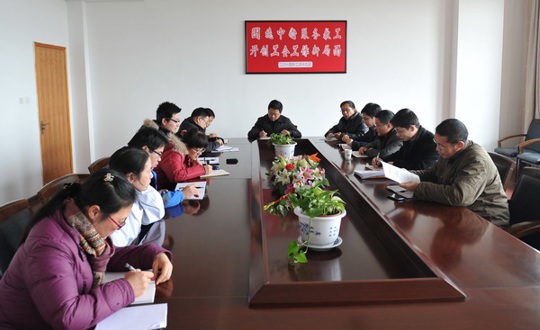 围绕中心服务职工 开创工会工作新局面