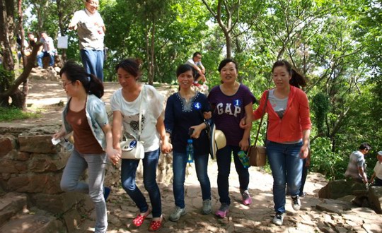 学院工会举行教工登山比赛