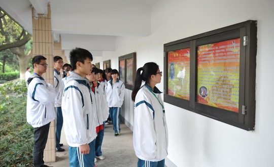 瞻仰红色丰碑  缅怀革命先烈  传承革命精神