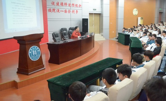 企业兼职教师走进课堂  培养学生良好职业素养