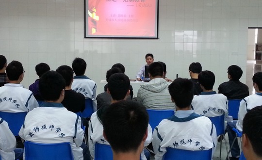 普及劳动法律知识 捍卫劳动者的权益