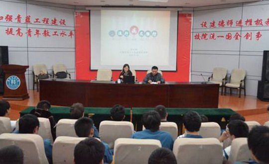 为学生的健康成长筑好防护墙