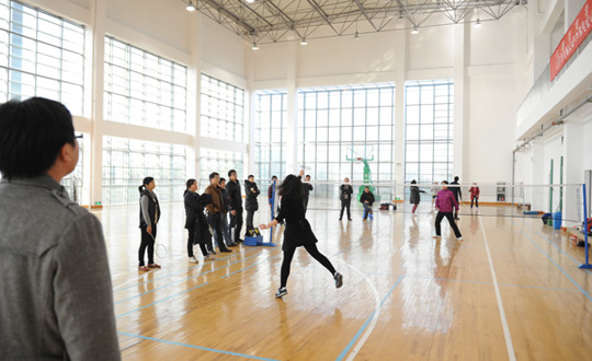 2014年度教工羽毛球比赛圆满结束