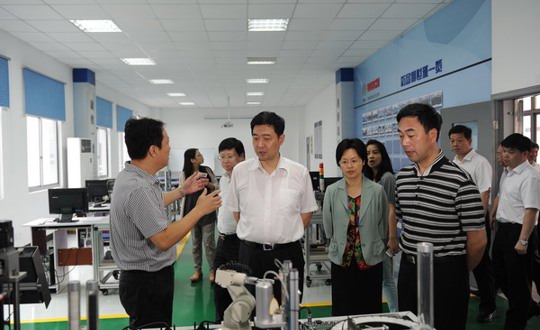 无锡市长汪泉一行来我院调研