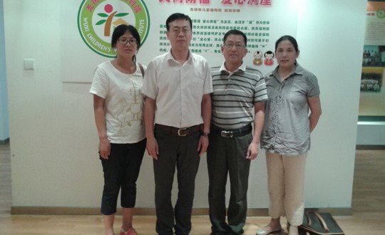 巾帼善举彰仁爱  关心孤儿盼成长