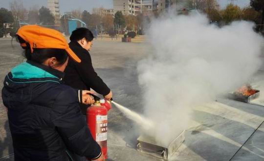 我院举行食堂工作人员消防演练