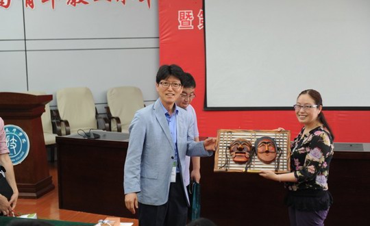 韩国东亚麦斯特高等学校来我院参观交流