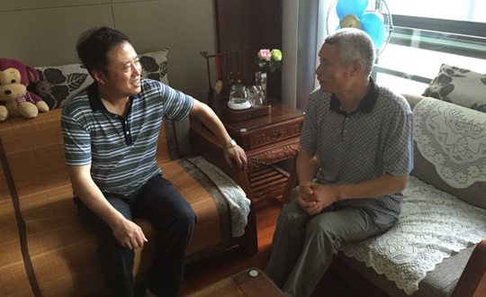 “七一”慰问送真情  关怀温暖入人心