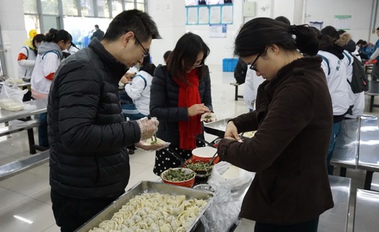 信息系党支部开展“扬传统文化、迎冬至佳节”党日活动