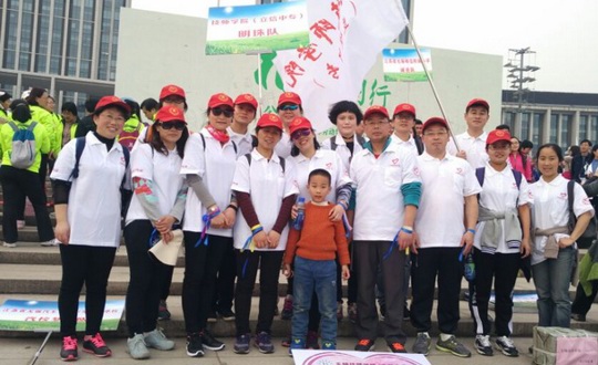 相约春天，与爱同行