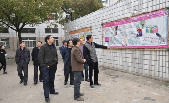 东绛综合支部开展校园巡查活动