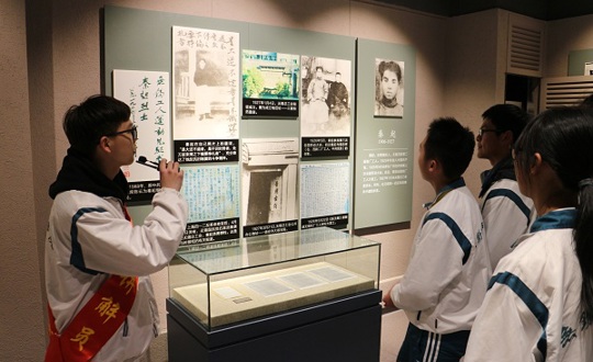 开展学习雷锋活动 践行志愿服务精神