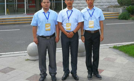 亮身份  亮行动  亮精神