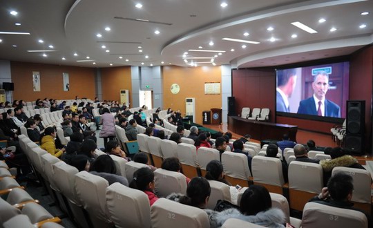 学院组织党员观看电影《邹碧华》