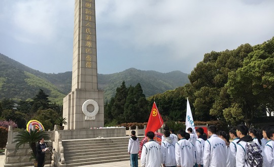 缅怀革命先烈 弘扬革命精神