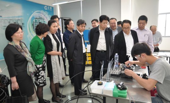 十四届无锡市政协民建、妇联组来院视察