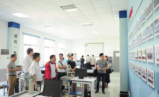 佛山市人社局一行来我院学习考察