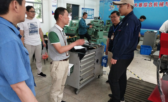 机械工程系党支部看望全国选拔赛选手及教练