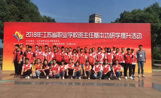 在活动中历练  在服务中成长