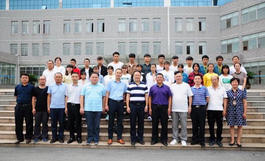 “筑梦无锡”教育扶贫工作座谈会在我院召开