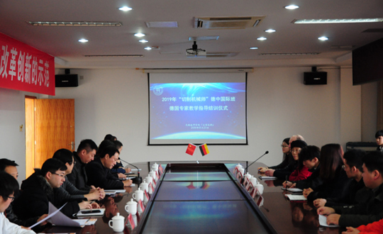 抓德中教学考核质量  结国际办学阶段成果